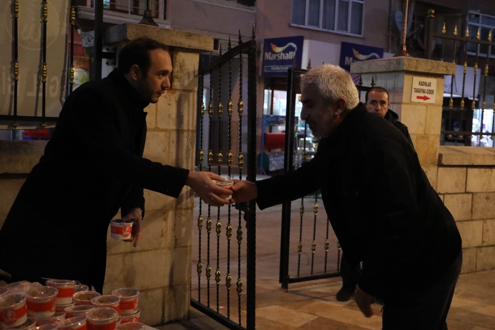 Izmit Belediyesinden Regaip Kandilinde Helva Ikrami (10)