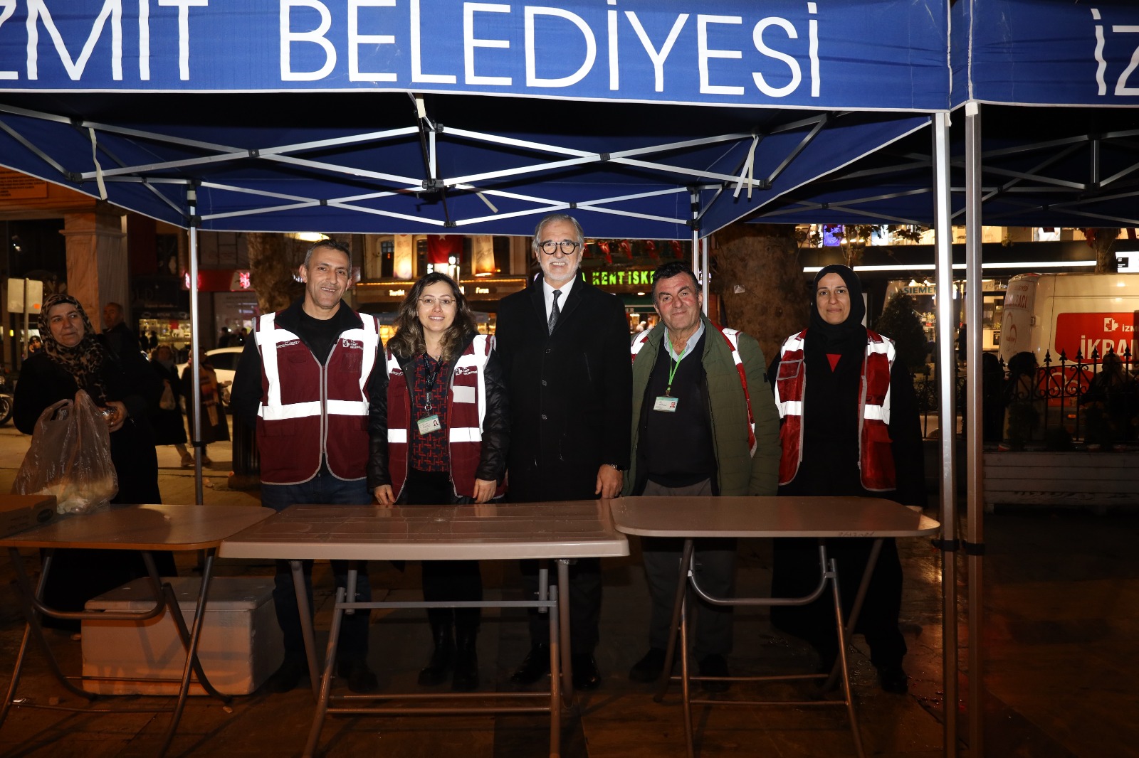 Izmit Belediyesinden Regaip Kandilinde Helva Ikrami (12)