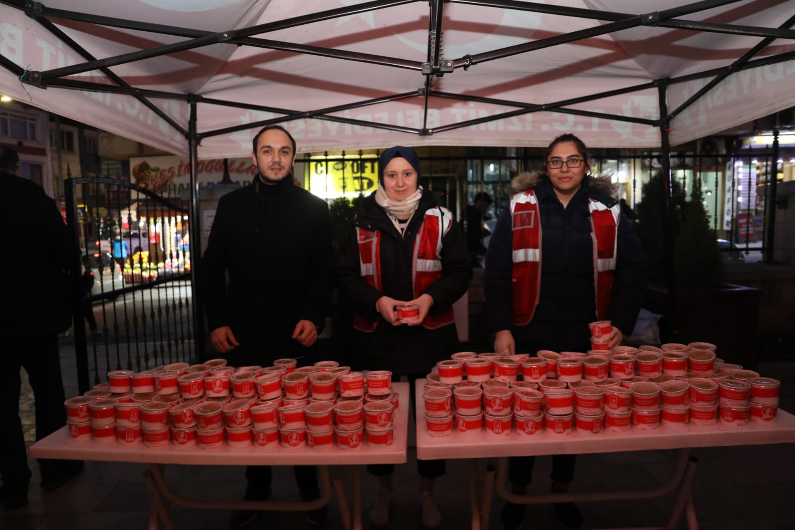 Izmit Belediyesinden Regaip Kandilinde Helva Ikrami (9)