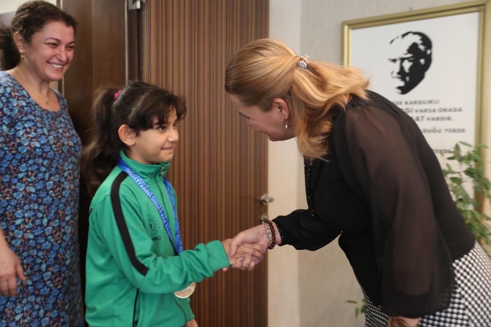 Kocaeli’nin gururu İkra Su Gürbüz, Hürriyet’i ziyaret etti (3)