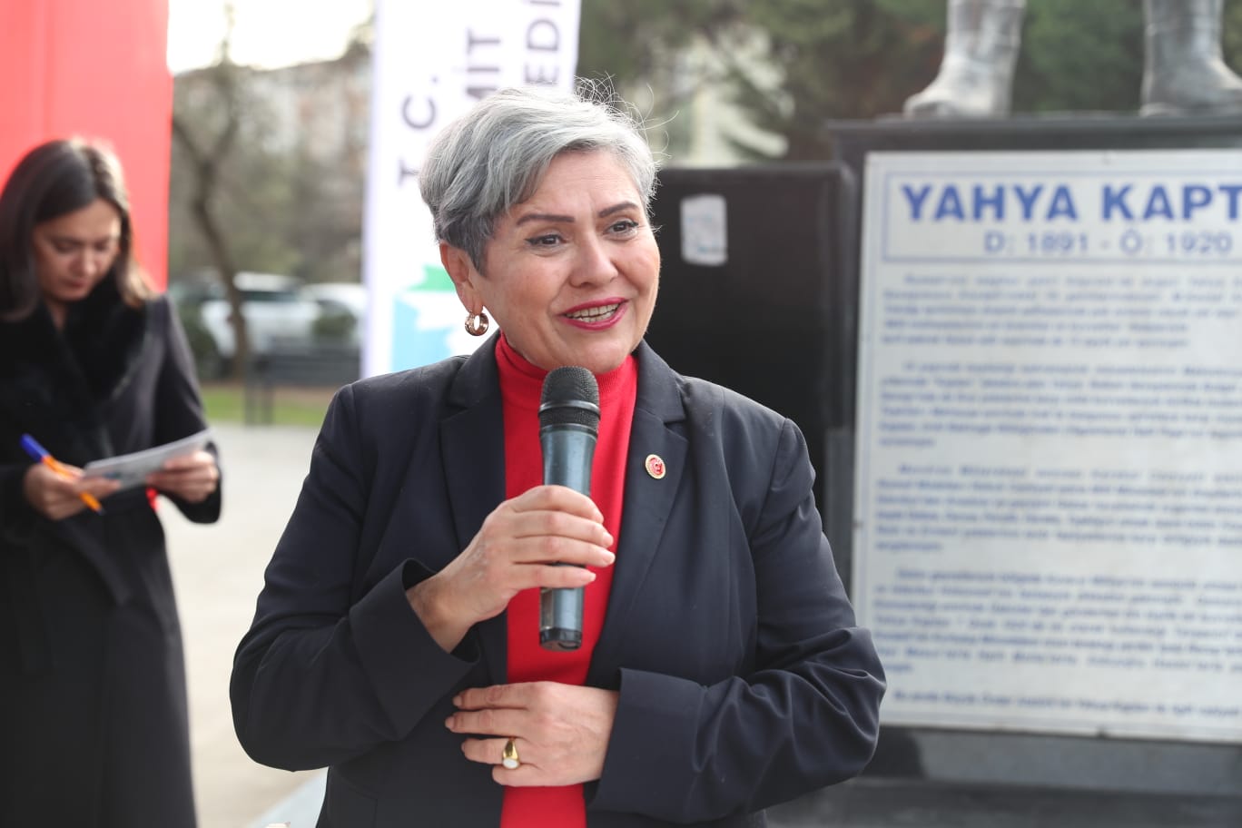 Yahyakaptan Mahalle Muhtarı Nermin Şenses