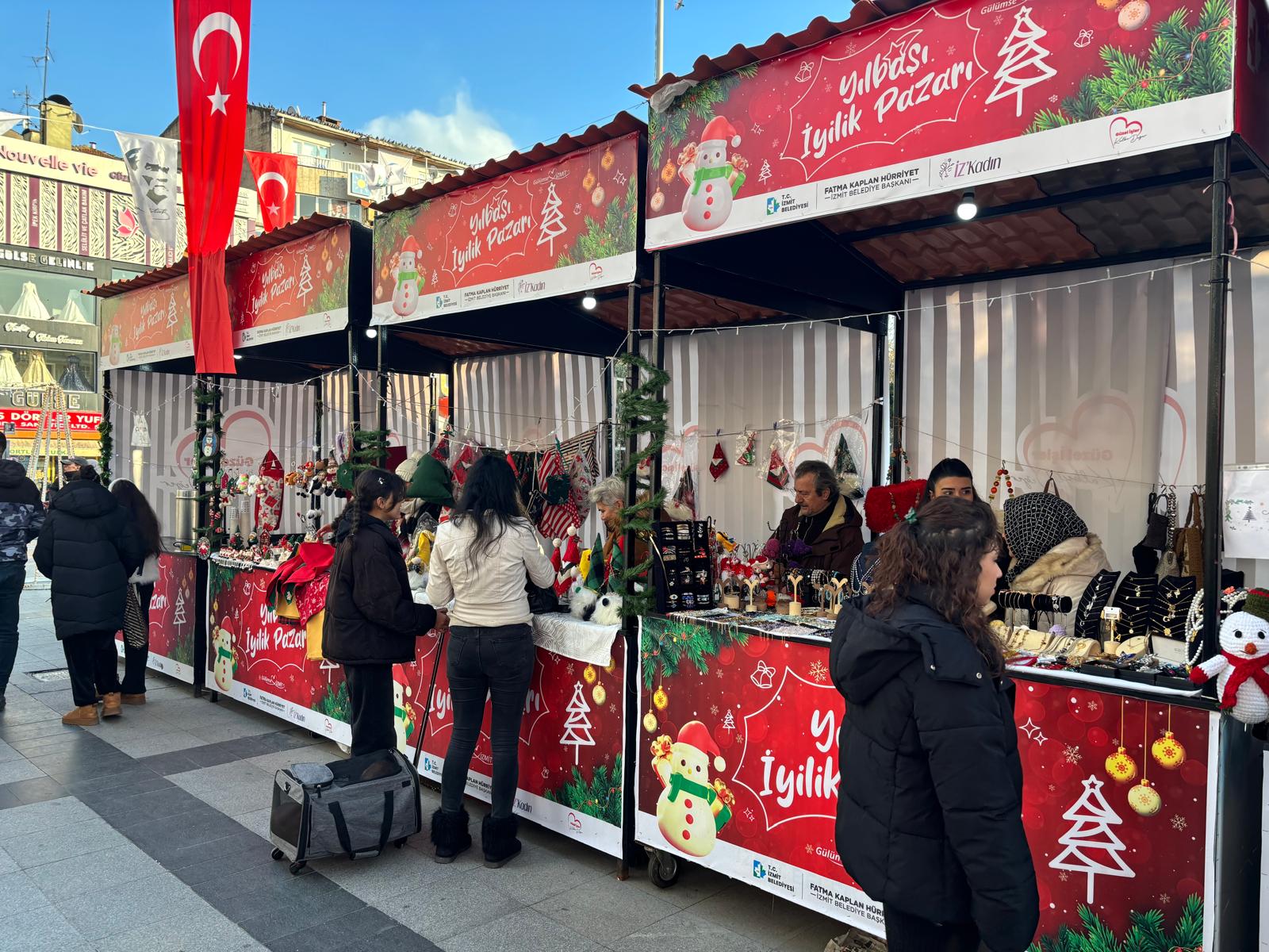 Yilbasi heyecani Izmit Belediye Meydani'nda yasaniyor (16)
