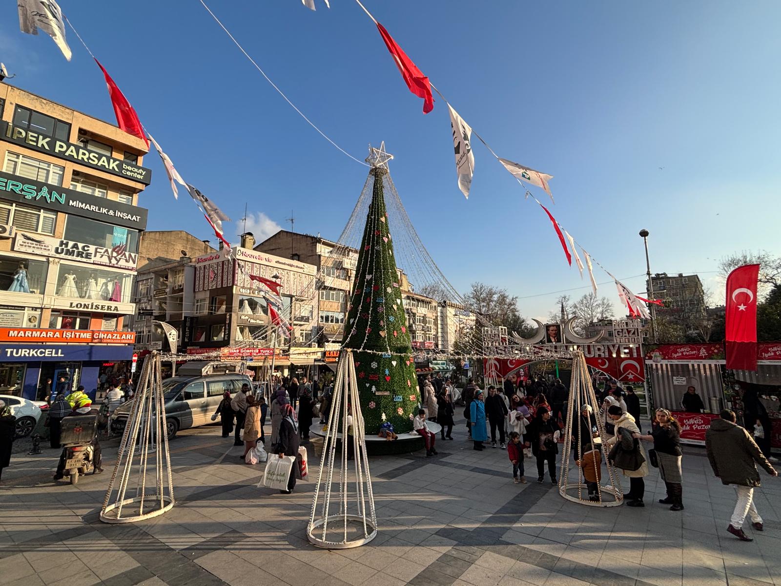 Yilbasi heyecani Izmit Belediye Meydani'nda yasaniyor (18)