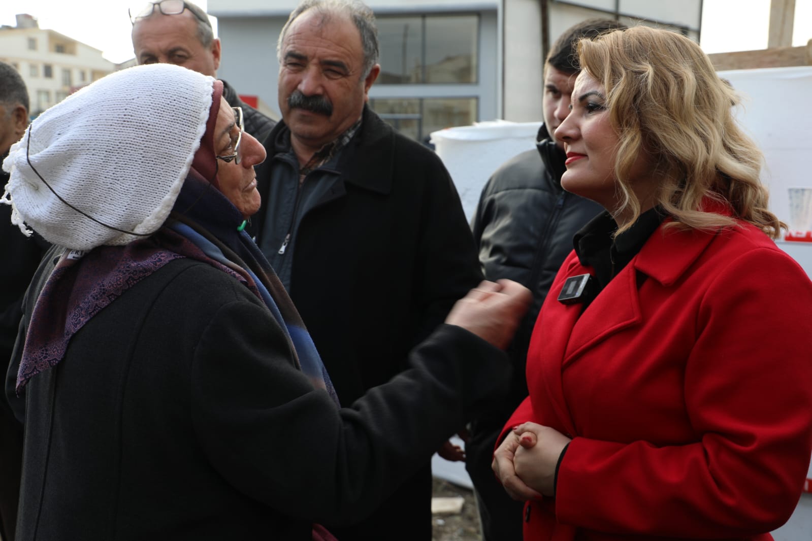 Yilbasi heyecani Izmit Belediye Meydani'nda yasaniyor (2)