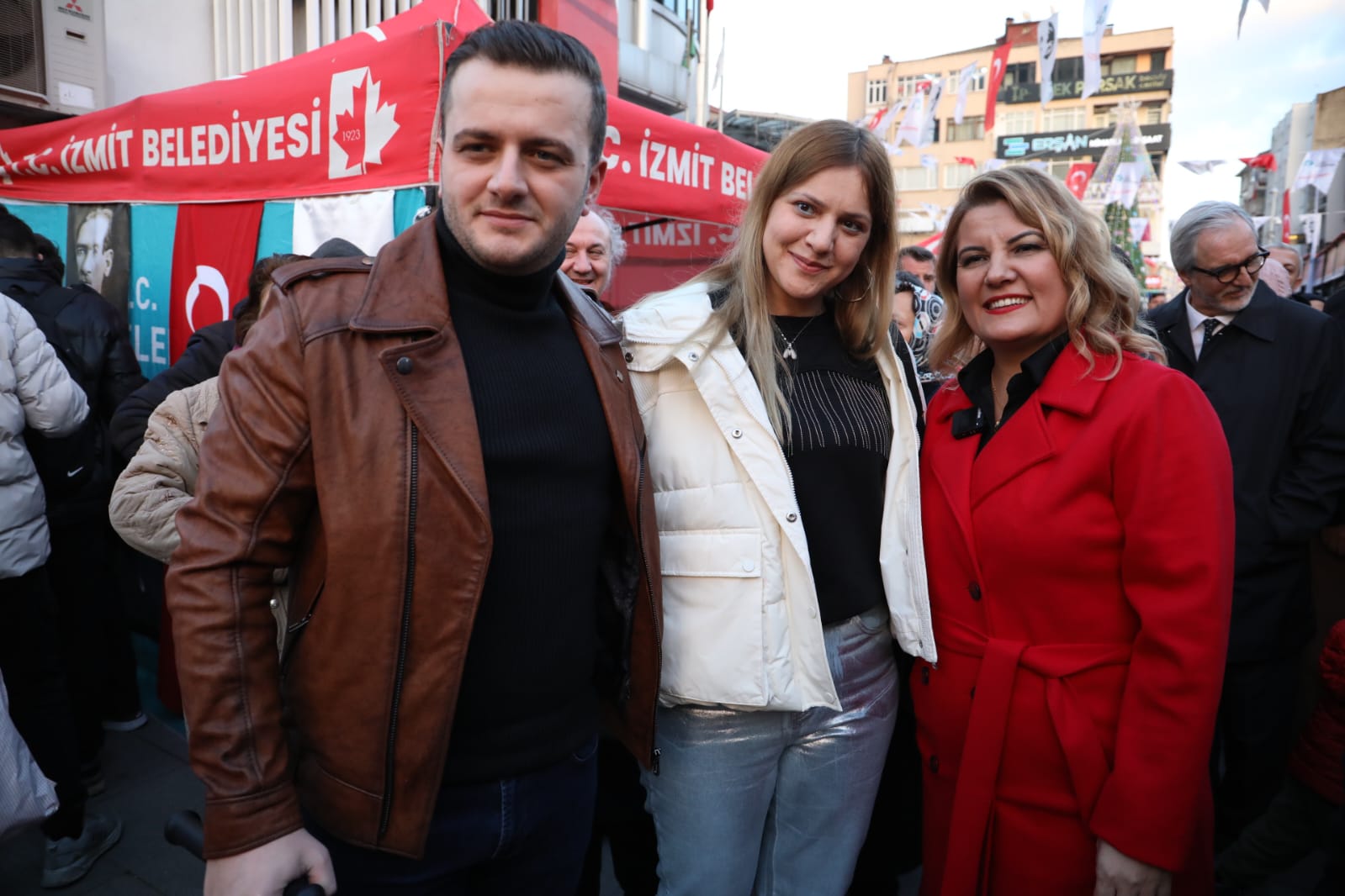 Yilbasi heyecani Izmit Belediye Meydani'nda yasaniyor (24)