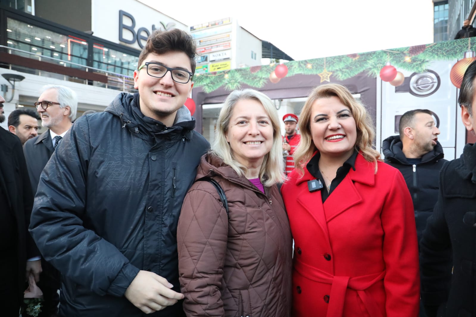 Yilbasi heyecani Izmit Belediye Meydani'nda yasaniyor (26)