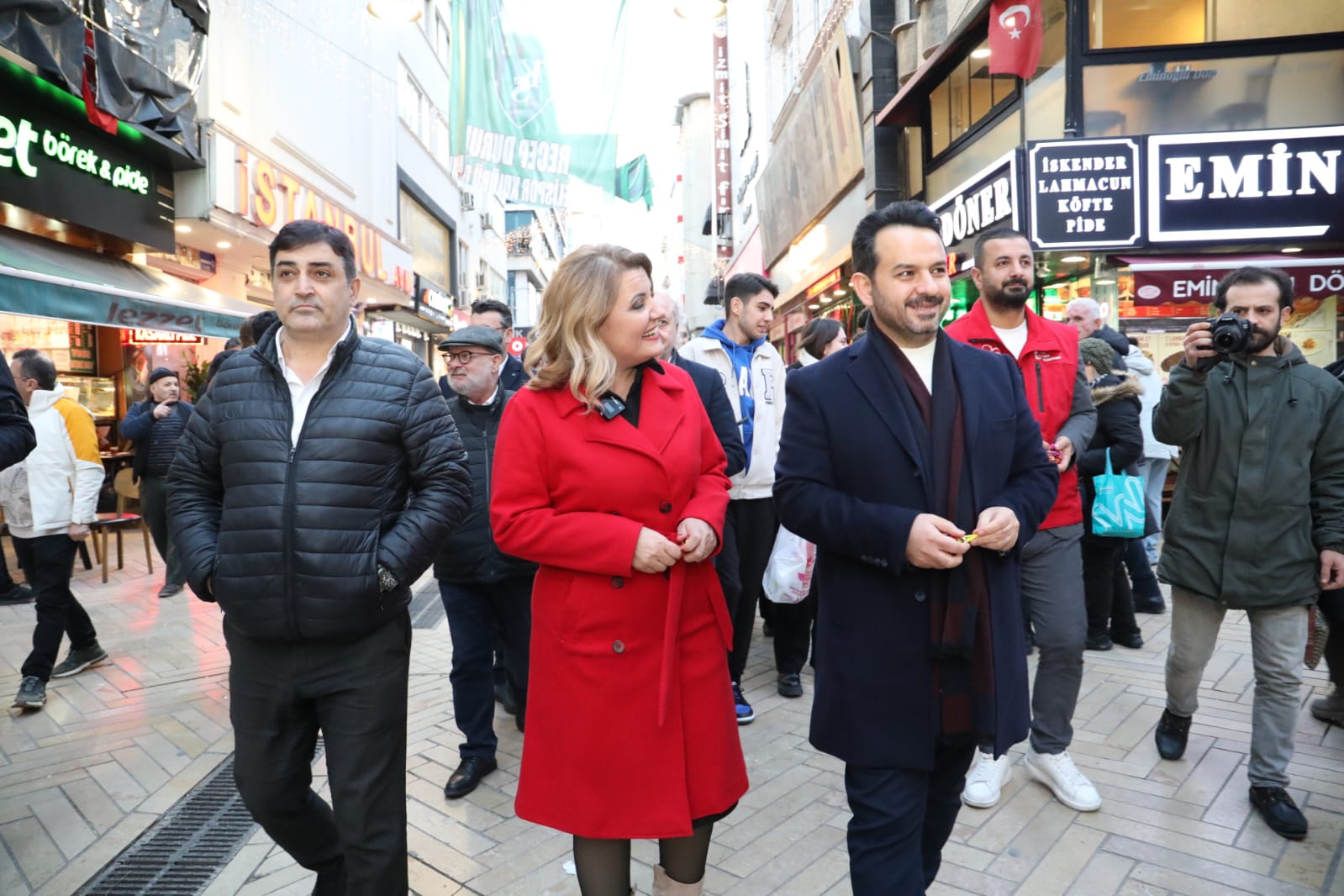 Yilbasi heyecani Izmit Belediye Meydani'nda yasaniyor (8)
