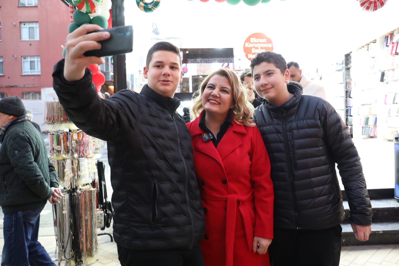 Yilbasi heyecani Izmit Belediye Meydani'nda yasaniyor (9)