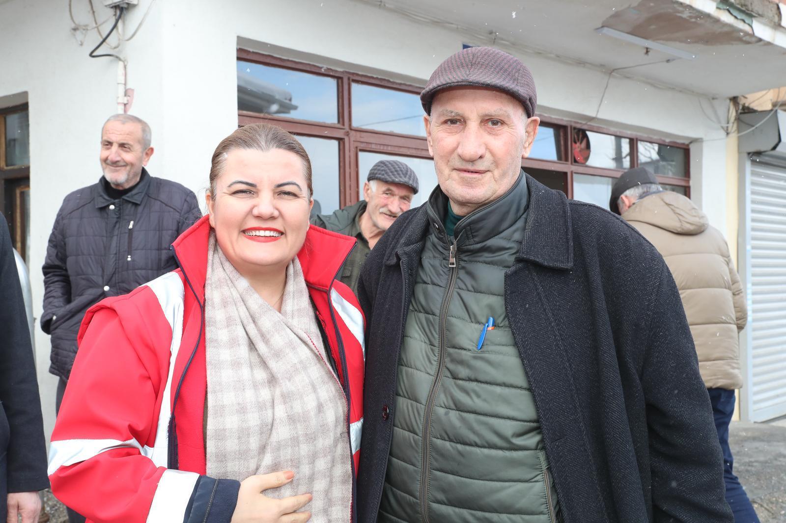 Bas,kan Hu_rriyet, Gu_ndog_du Mahallesi'nde karla mu_cadele c,alis,malarini inceledi (2)