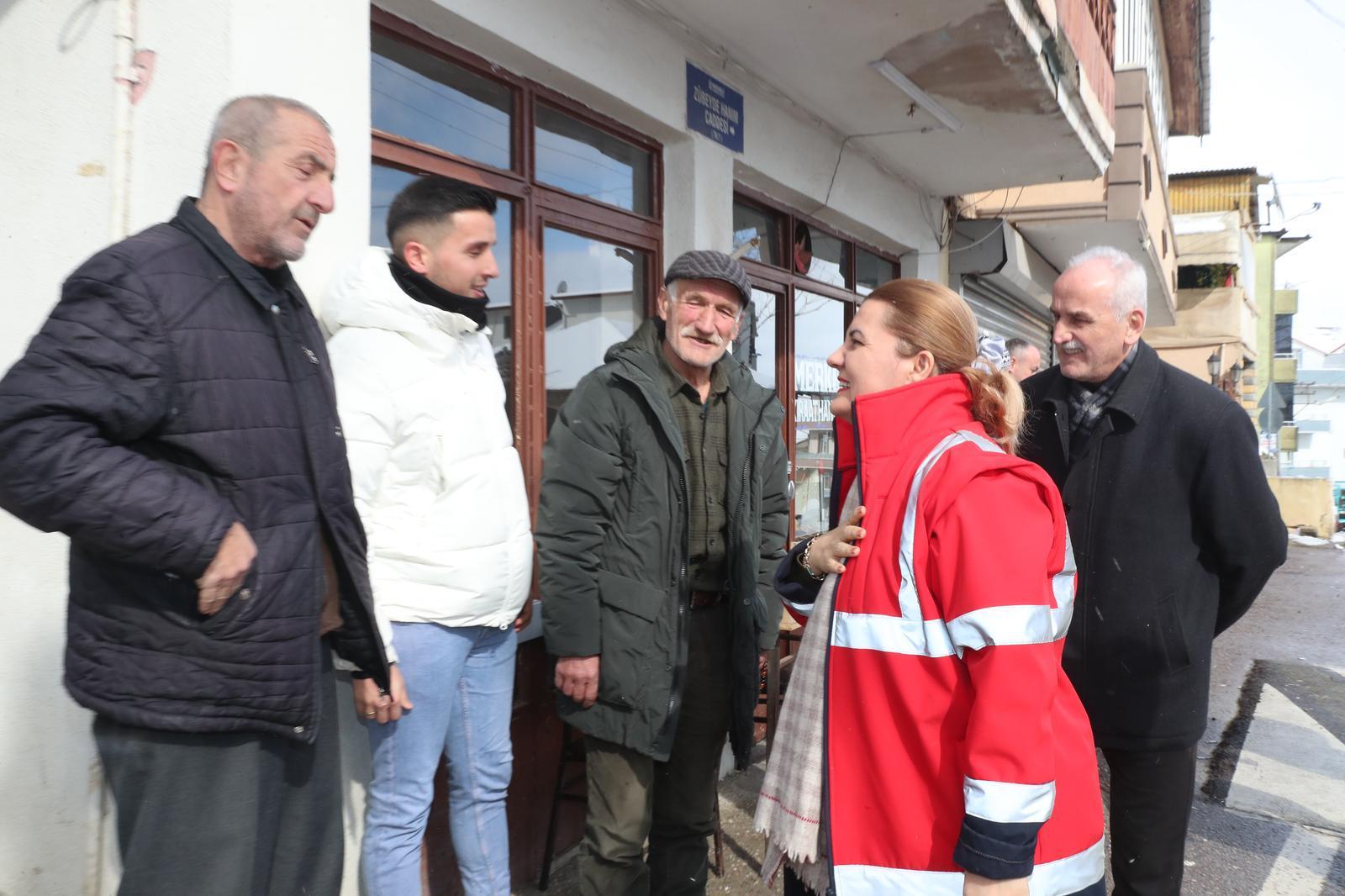 Bas,kan Hu_rriyet, Gu_ndog_du Mahallesi'nde karla mu_cadele c,alis,malarini inceledi (4)