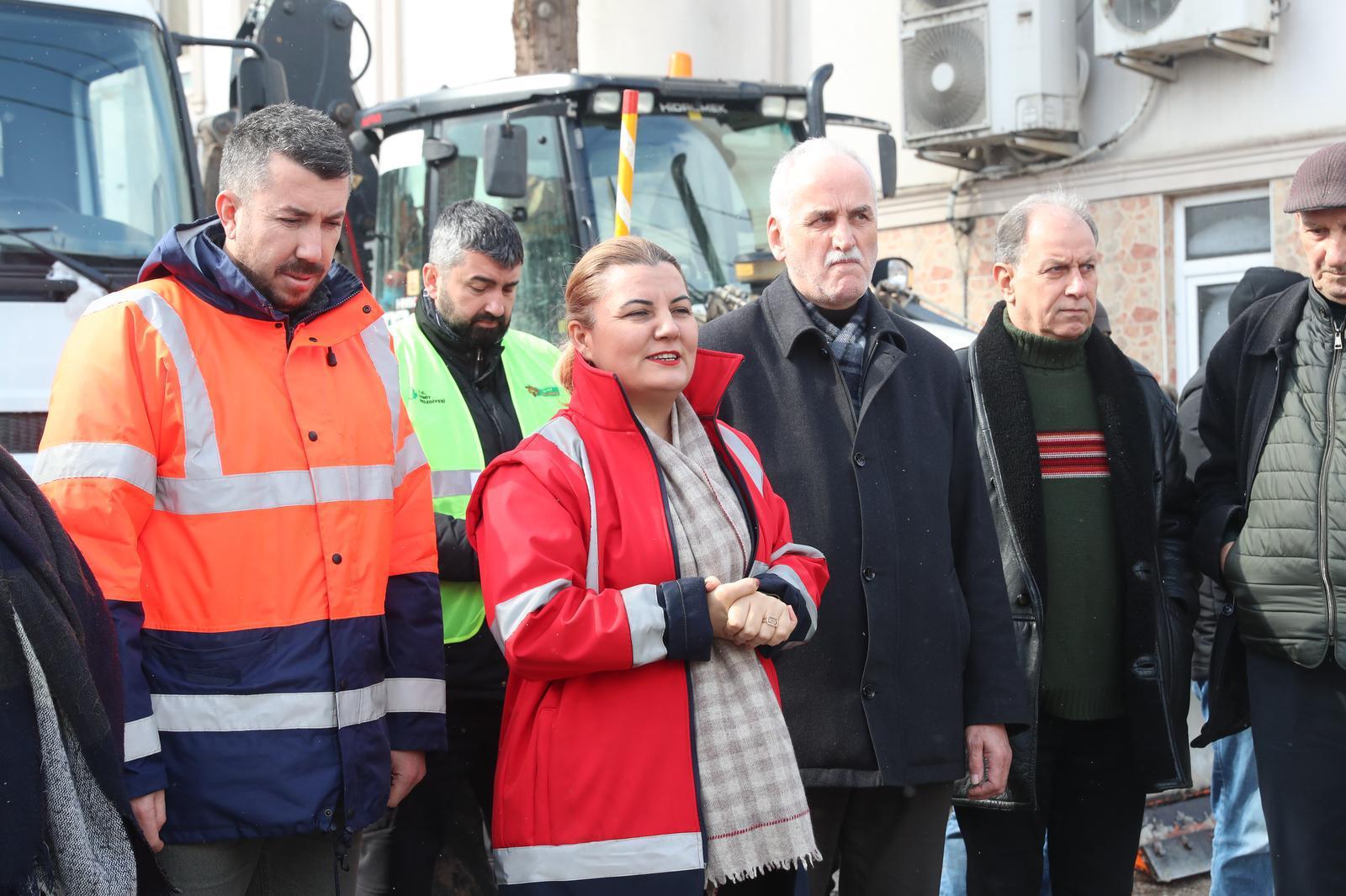 Bas,kan Hu_rriyet, Gu_ndog_du Mahallesi'nde karla mu_cadele c,alis,malarini inceledi (6)