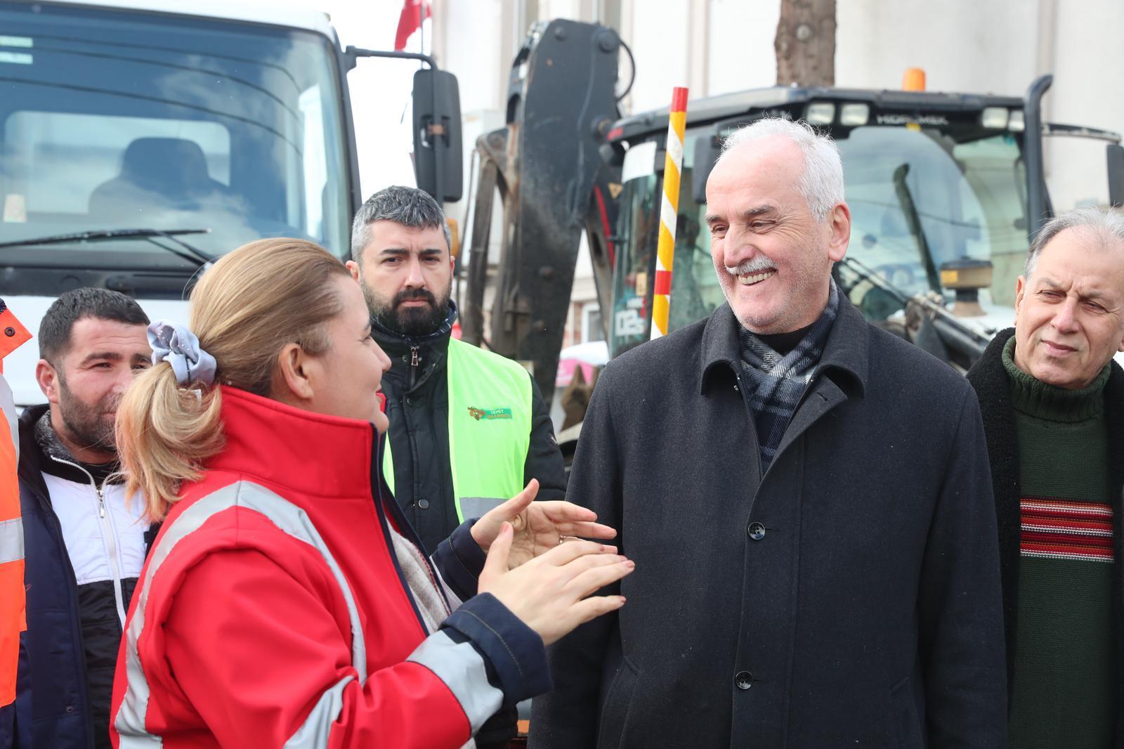 Bas,kan Hu_rriyet, Gu_ndog_du Mahallesi'nde karla mu_cadele c,alis,malarini inceledi (8)