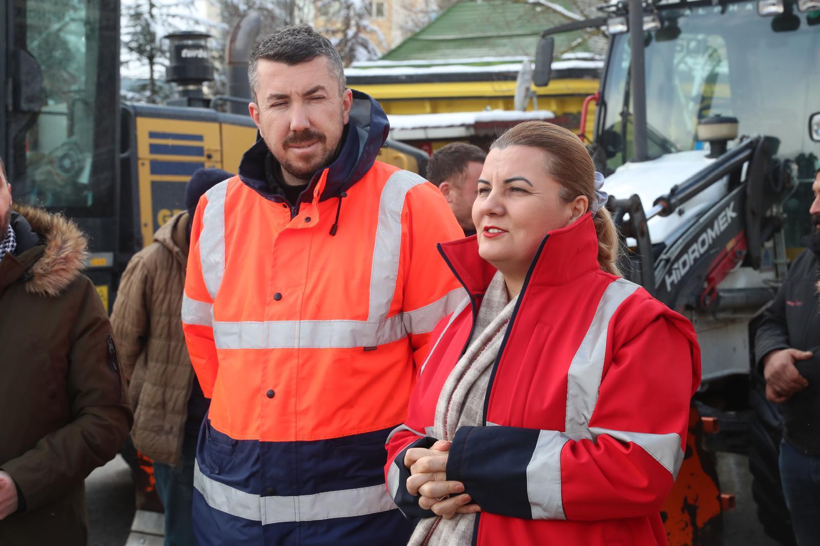 Bas,kan Hu_rriyet, karla mu_cadele c,alis,malarini yakindan takip ediyor (3)