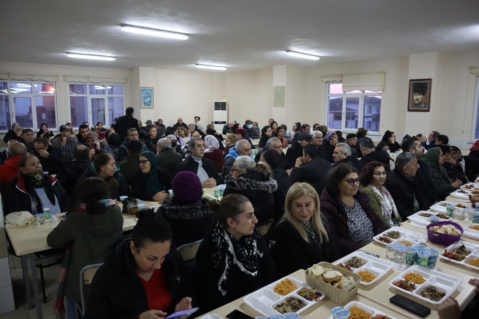 Başkan Hürriyet, Körfez Cemevi’nde canlarla bir araya geldi (4)