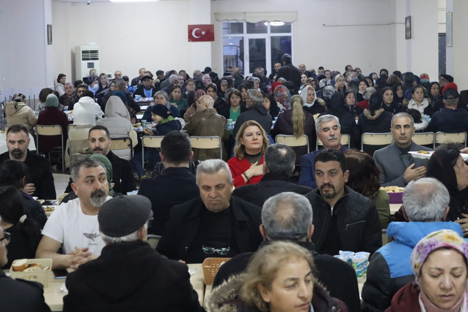 Başkan Hürriyet, Körfez Cemevi’nde canlarla bir araya geldi (5)