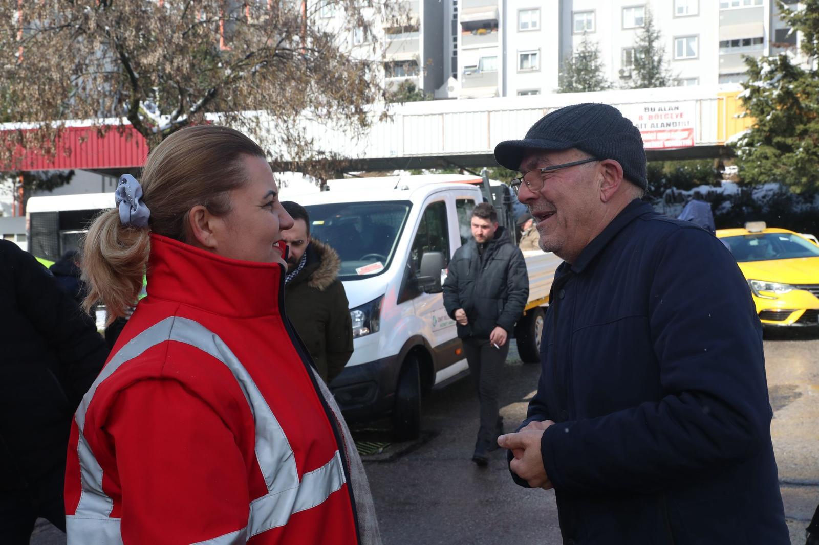 Baskan Hürriyet, Yuvam Akarca Pazar esnafini ziyaret etti (6)