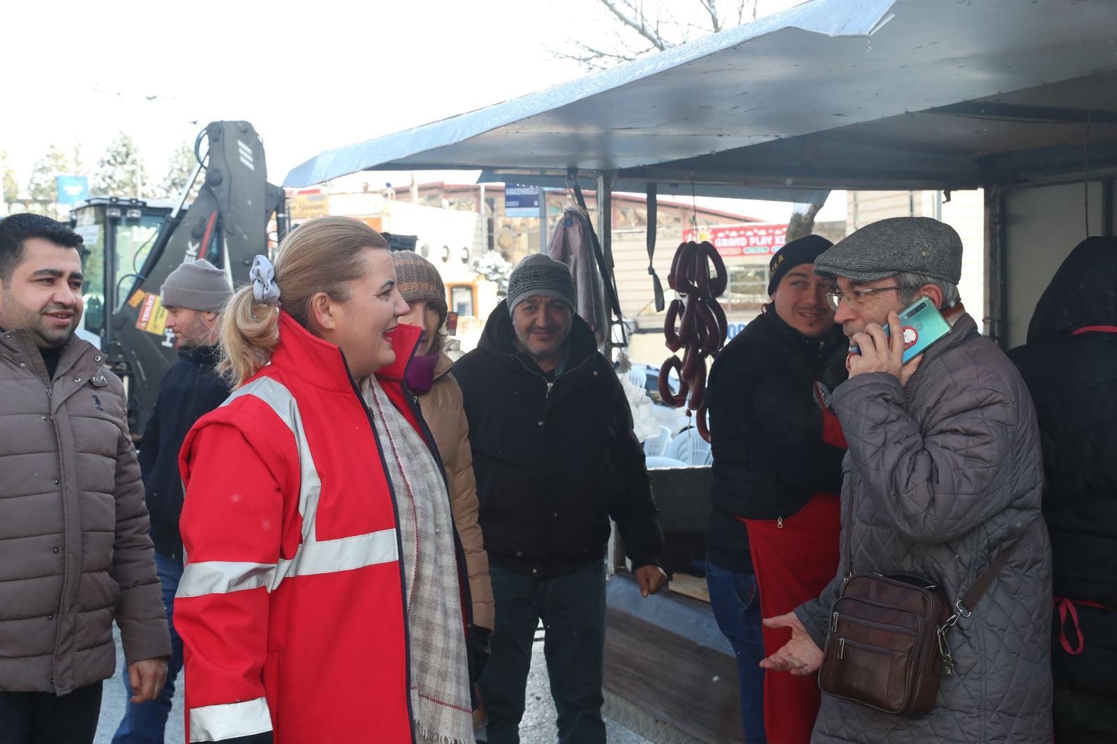 Baskan Hürriyet, Yuvam Akarca Pazar esnafini ziyaret etti (8)