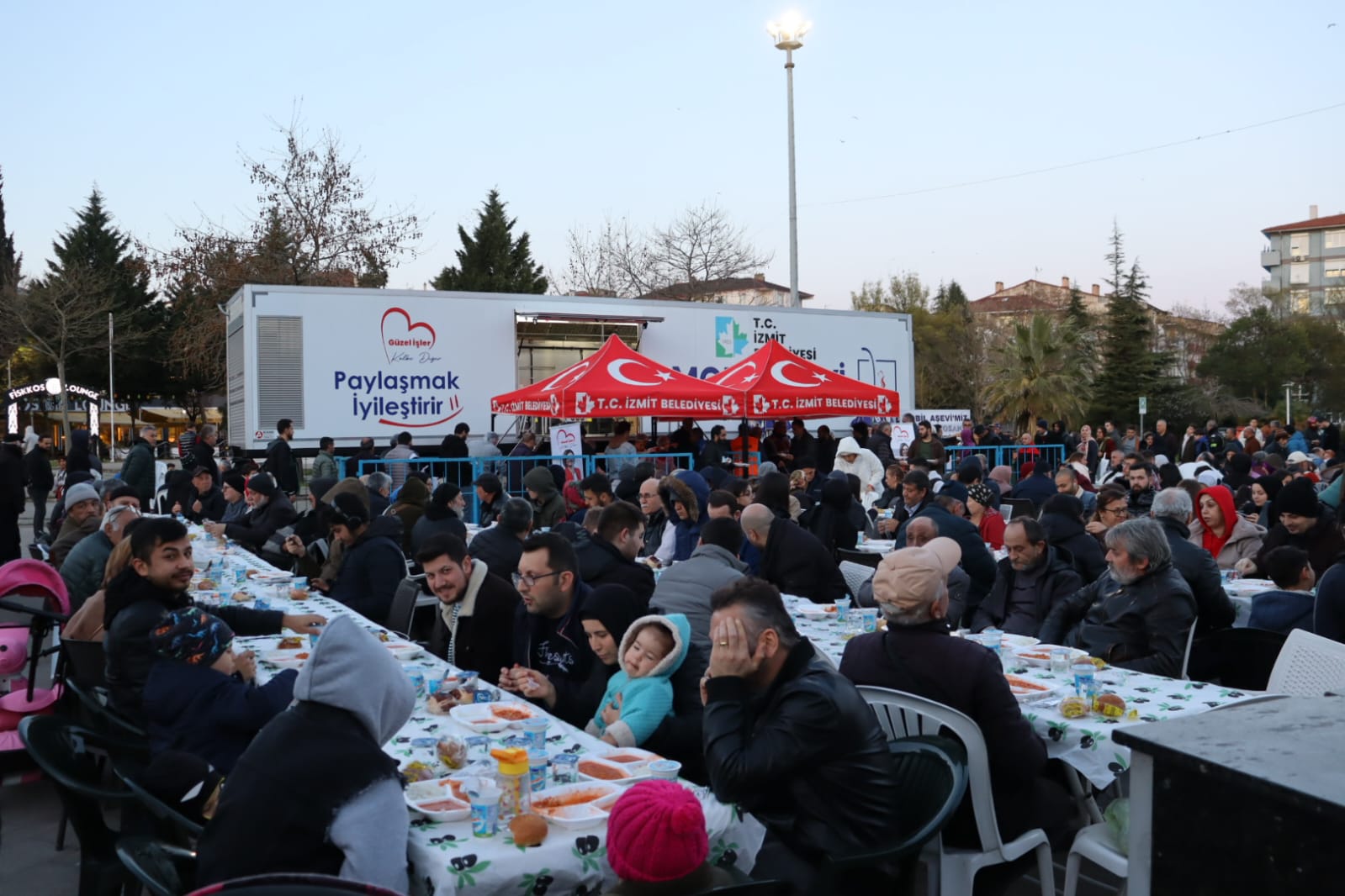 Bu Ramazan ayinda da Izmit Belediyesi yine ücretsiz iftar sofralari kuracak (1)