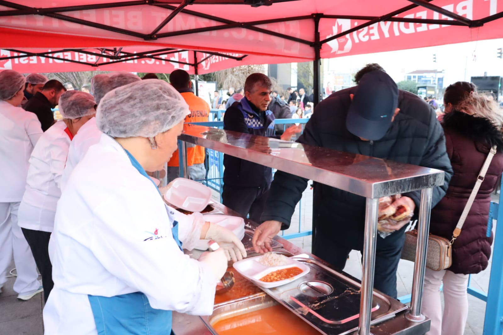 Bu Ramazan ayinda da Izmit Belediyesi yine ücretsiz iftar sofralari kuracak (3)