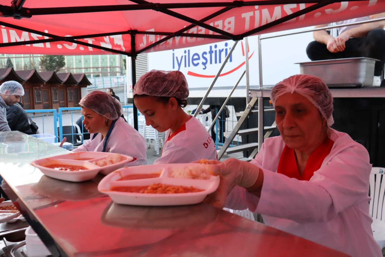 Bu Ramazan ayinda da Izmit Belediyesi yine ücretsiz iftar sofralari kuracak (5)