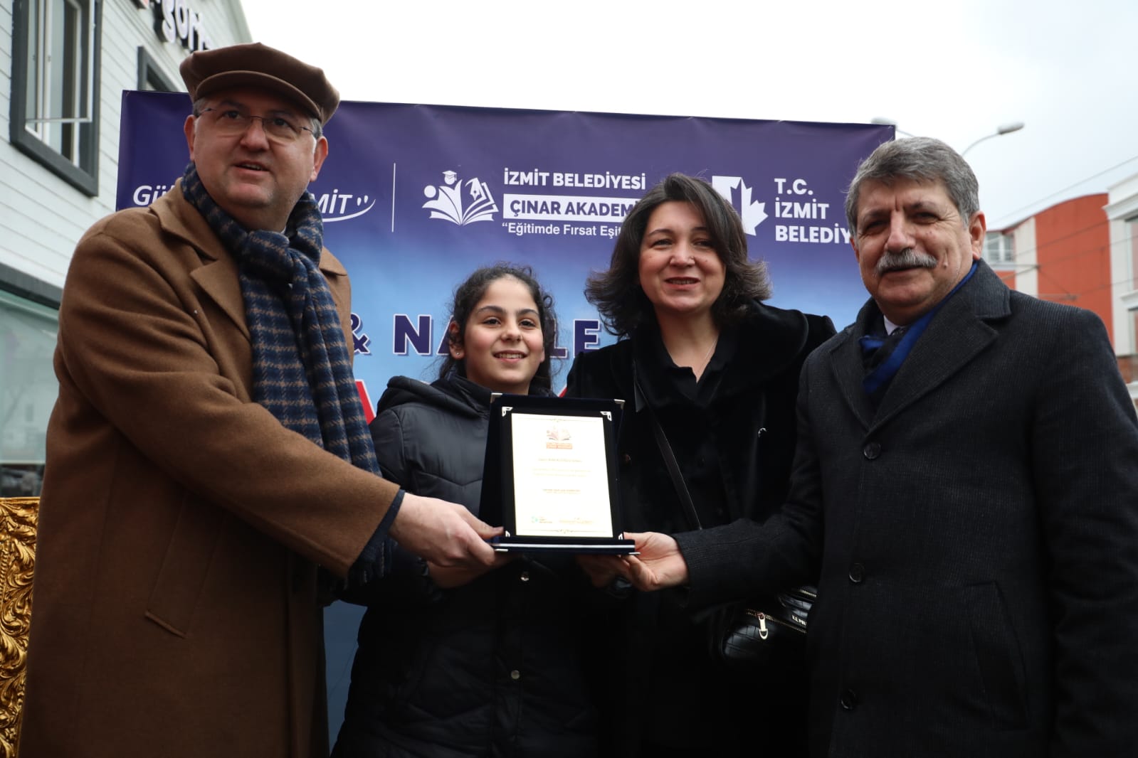 Destek verenlere plaket takdimi (5)
