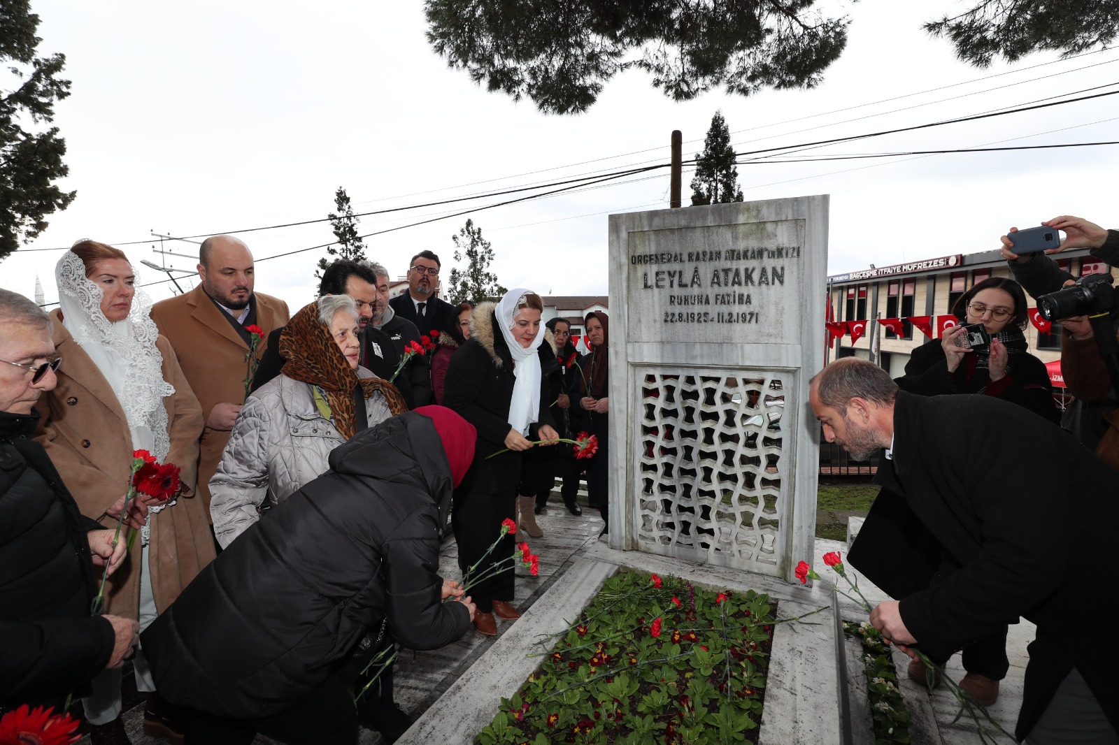 Efsane Başkan Leyla Atakan ve yol arkadaşları kabri başında anıldı (1)