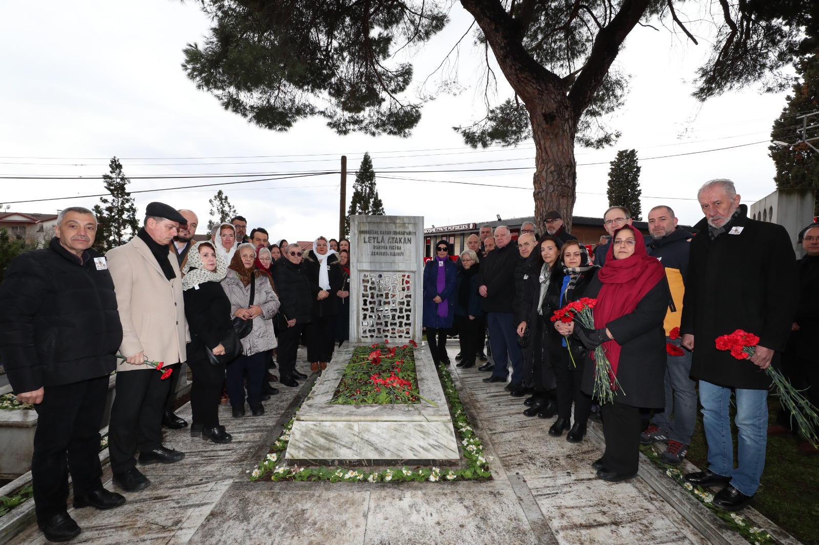 Efsane Başkan Leyla Atakan ve yol arkadaşları kabri başında anıldı (2)
