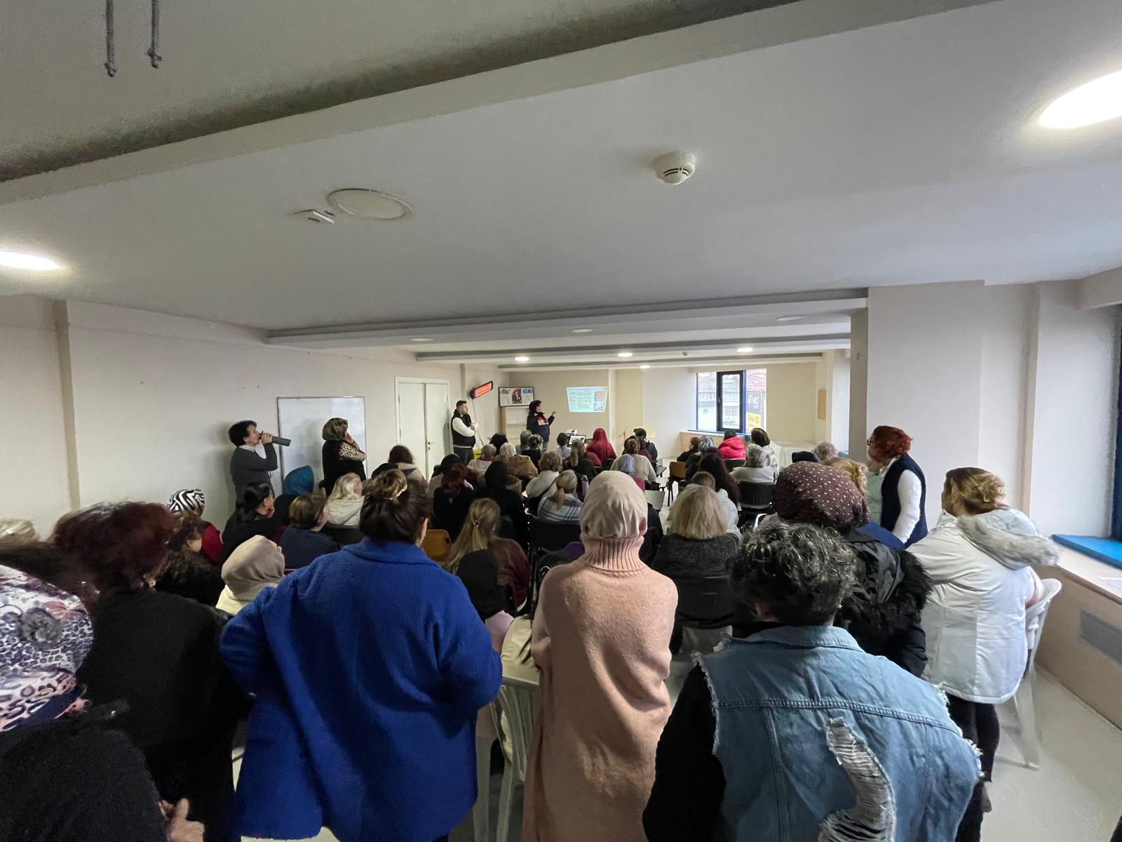 İZMEK kursiyerlerine ‘Uyuşturucu İle Mücadele Eğitimi’ verildi (3)