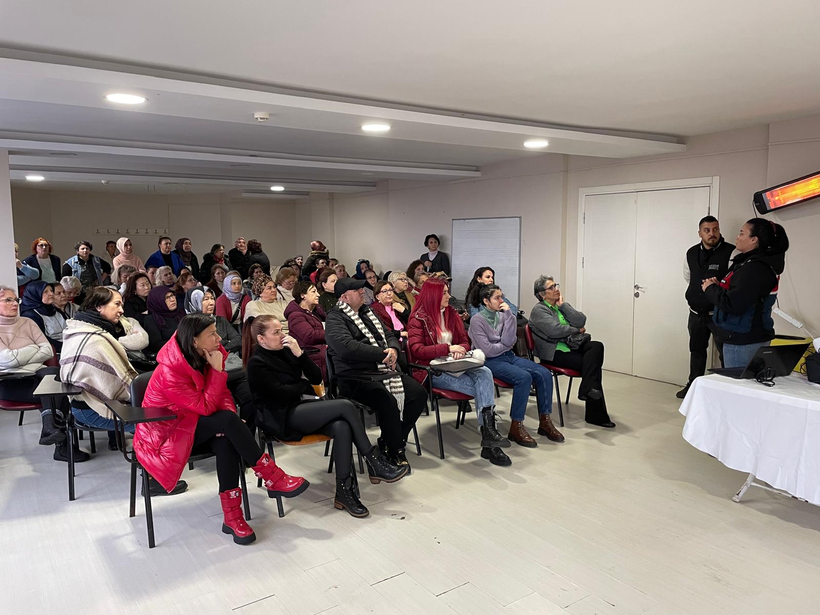 İZMEK kursiyerlerine ‘Uyuşturucu İle Mücadele Eğitimi’ verildi (4)