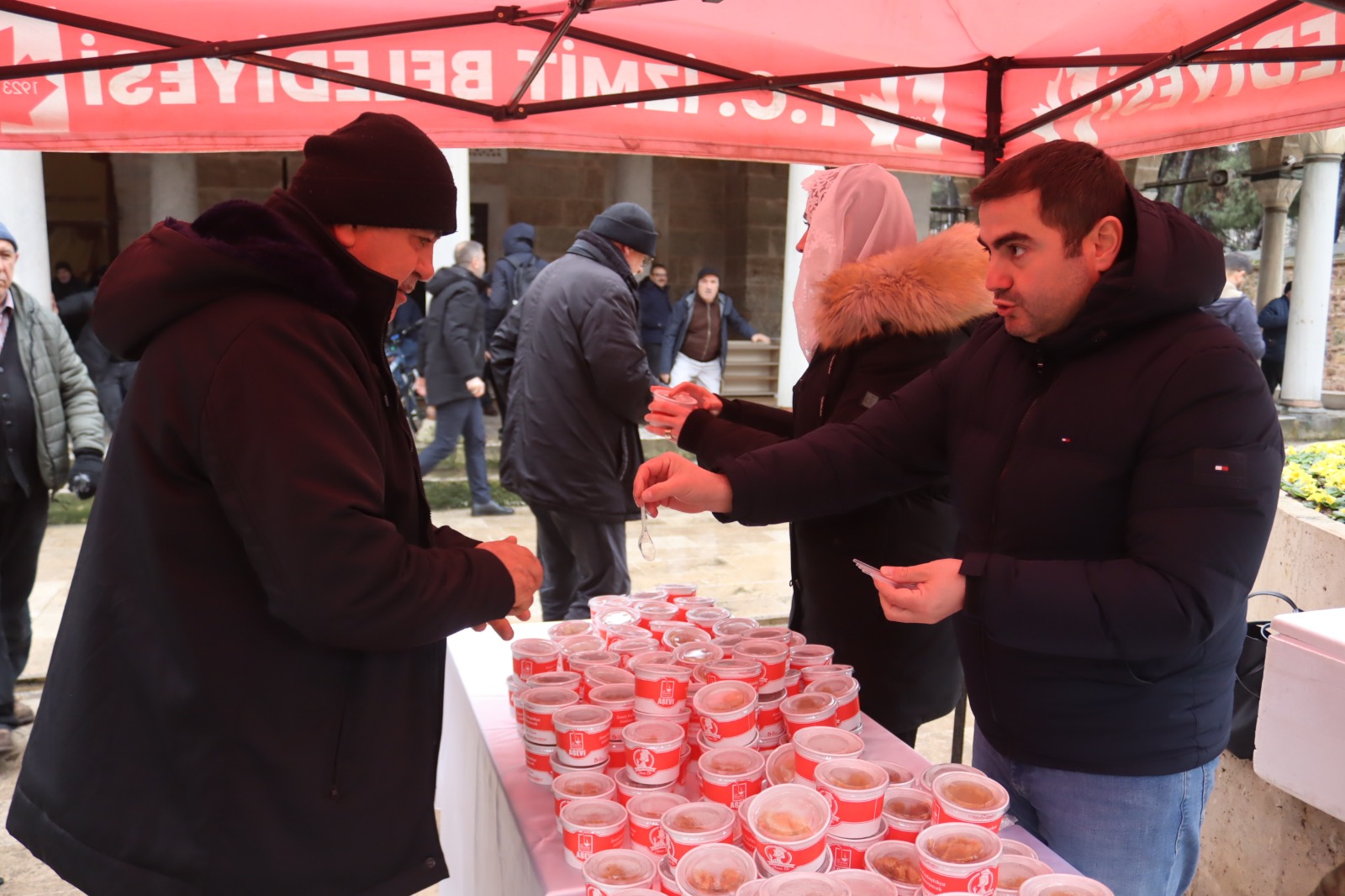 Izmit Belediyesi, 6 Subat depreminde hayatini kaybedenleri unutmadi (3)