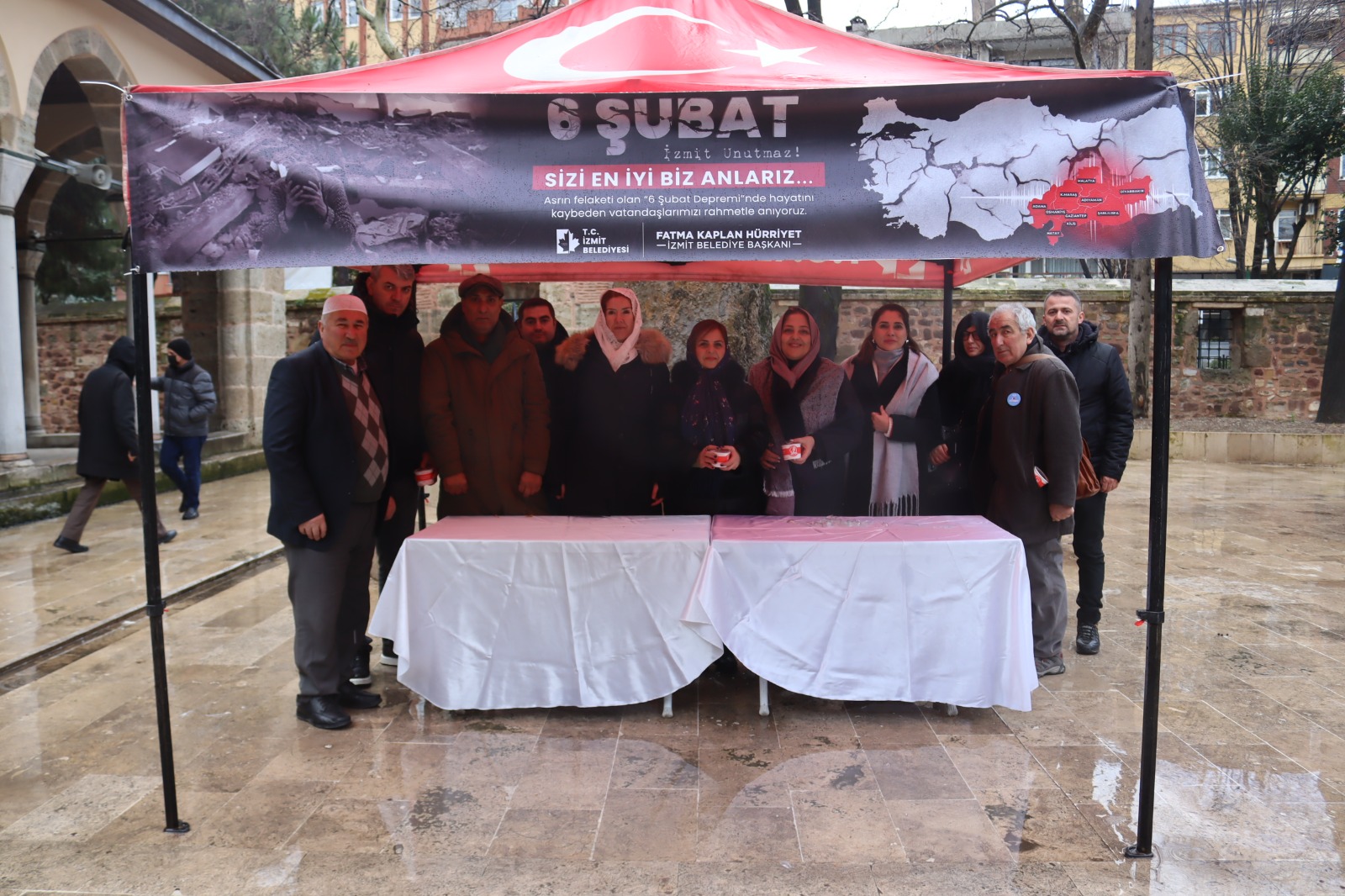 Izmit Belediyesi, 6 Subat depreminde hayatini kaybedenleri unutmadi (6)