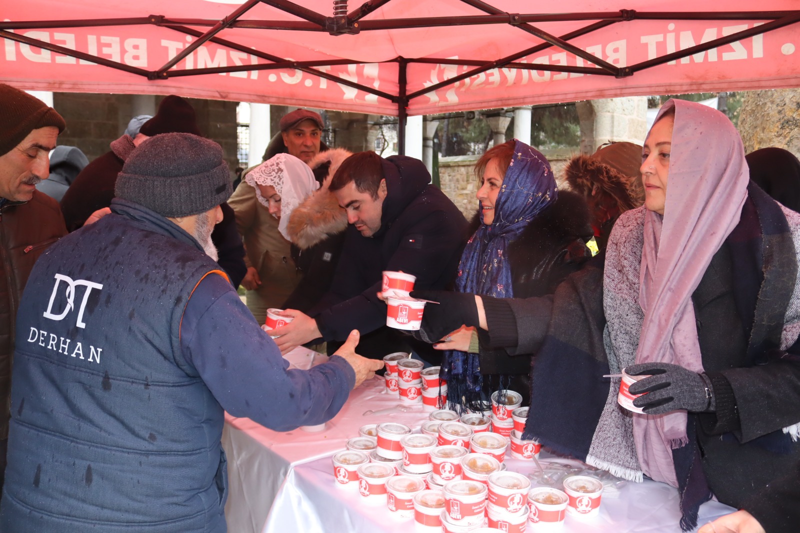 Izmit Belediyesi, 6 Subat depreminde hayatini kaybedenleri unutmadi (8)