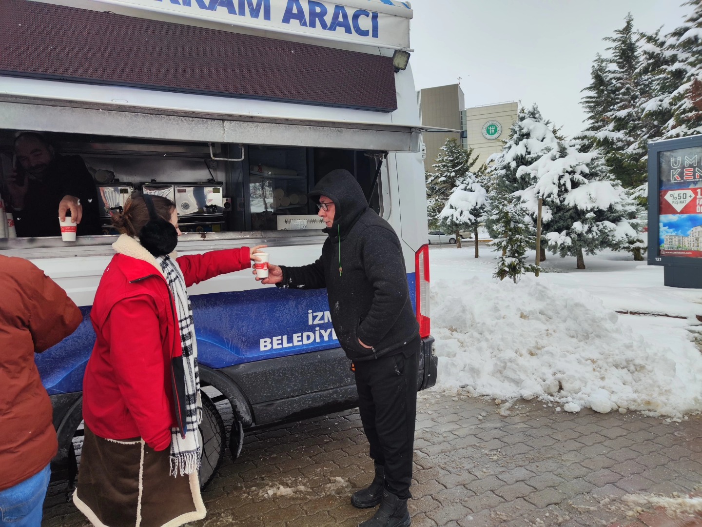 Izmit Belediyesi Askeri Ögrenci sinavina giren gençleri ve ailelerini yalniz birakmadi (3)