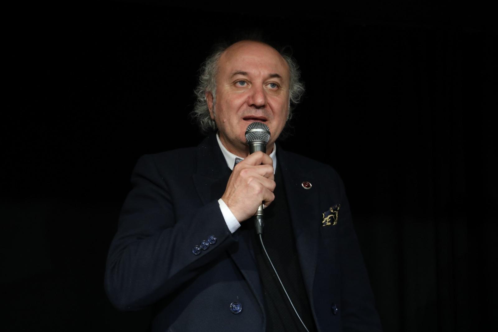 Izmit Belediyesi Sanat ve Kültür Komisyonu Baskani Erdem Arcan