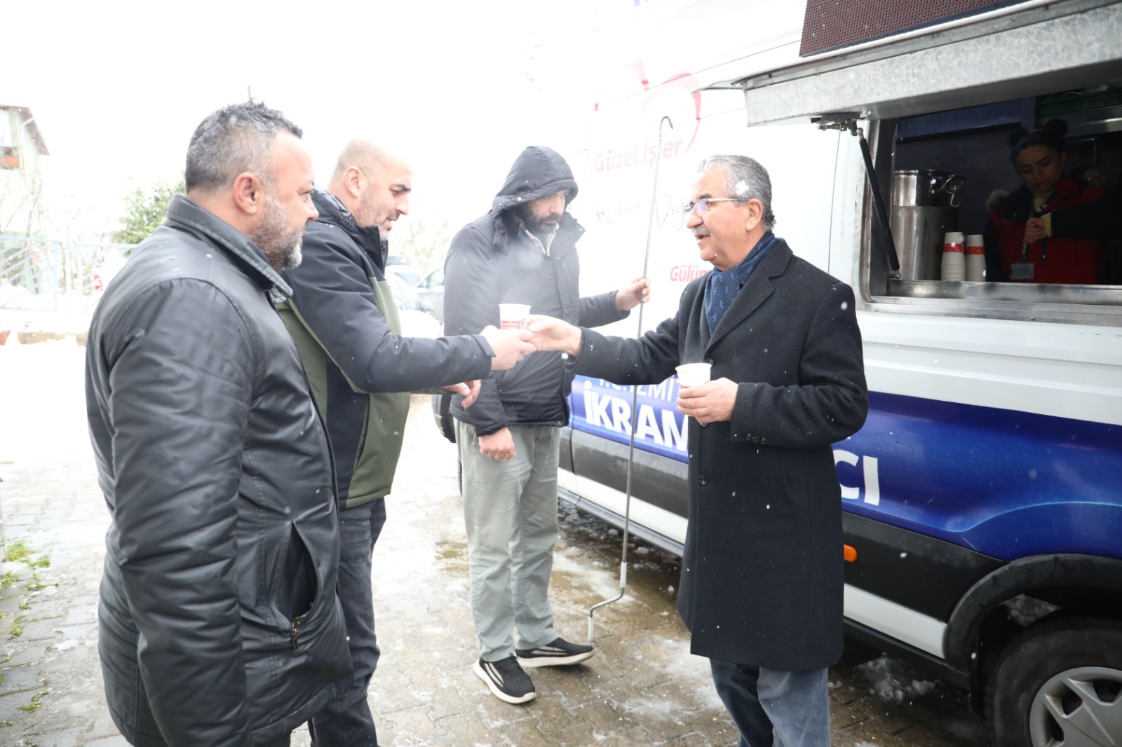 Izmit Belediyesi, bu hafta Cuma Namazi çikisi Üçtepeler Ulu Camii cemaati ile bulustu (10)