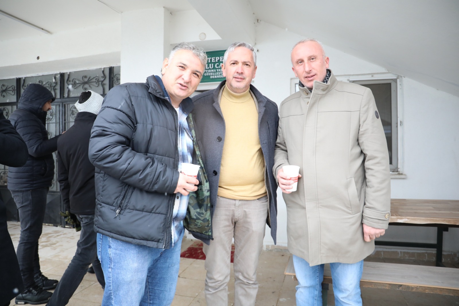 Izmit Belediyesi, bu hafta Cuma Namazi çikisi Üçtepeler Ulu Camii cemaati ile bulustu (8)
