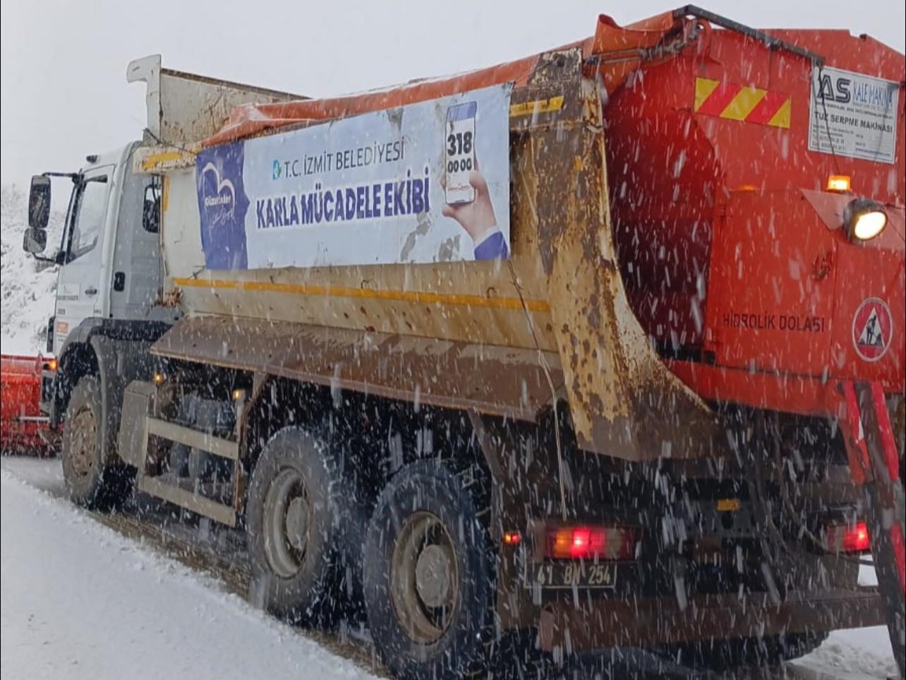 Izmit Belediyesi karla mücadele ekipleri teyakkuzda (1)