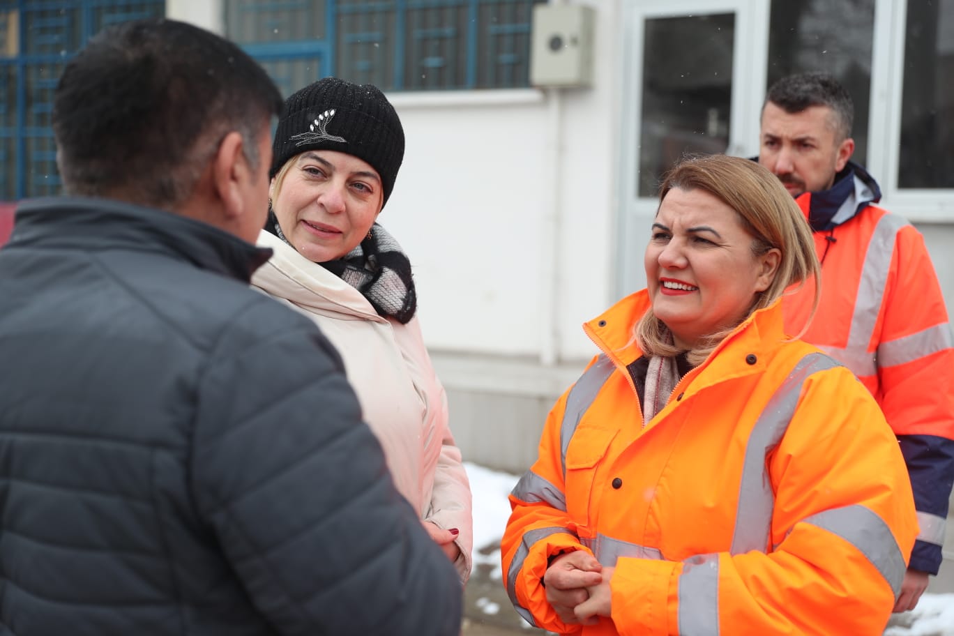 İzmit Belediyesi karla mücadelede esnaftan tam not aldı (2)