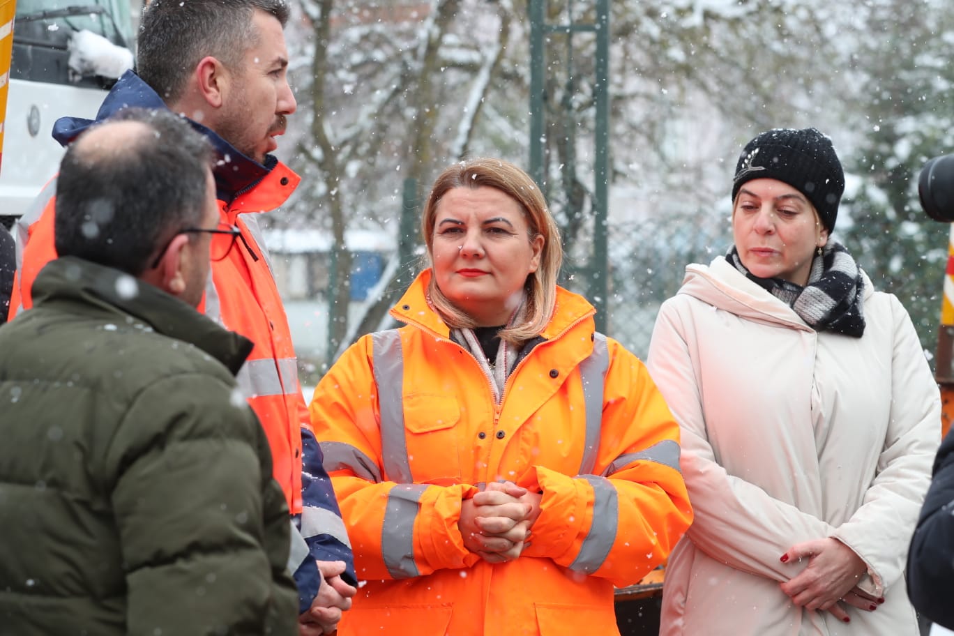 İzmit Belediyesi karla mücadelede tam kadro sahada! (4)
