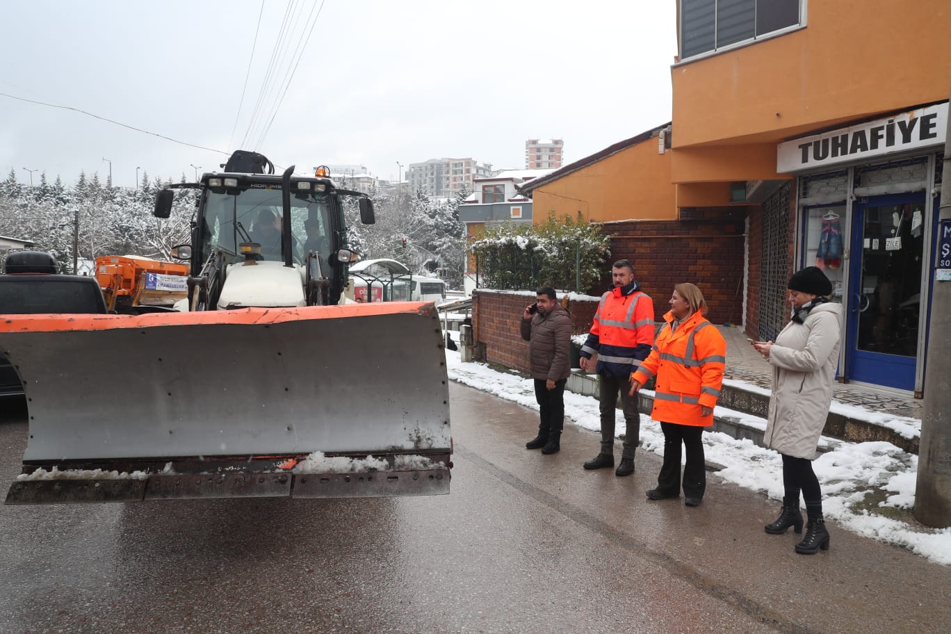 İzmit Belediyesi karla mücadelede tam kadro sahada! (6)