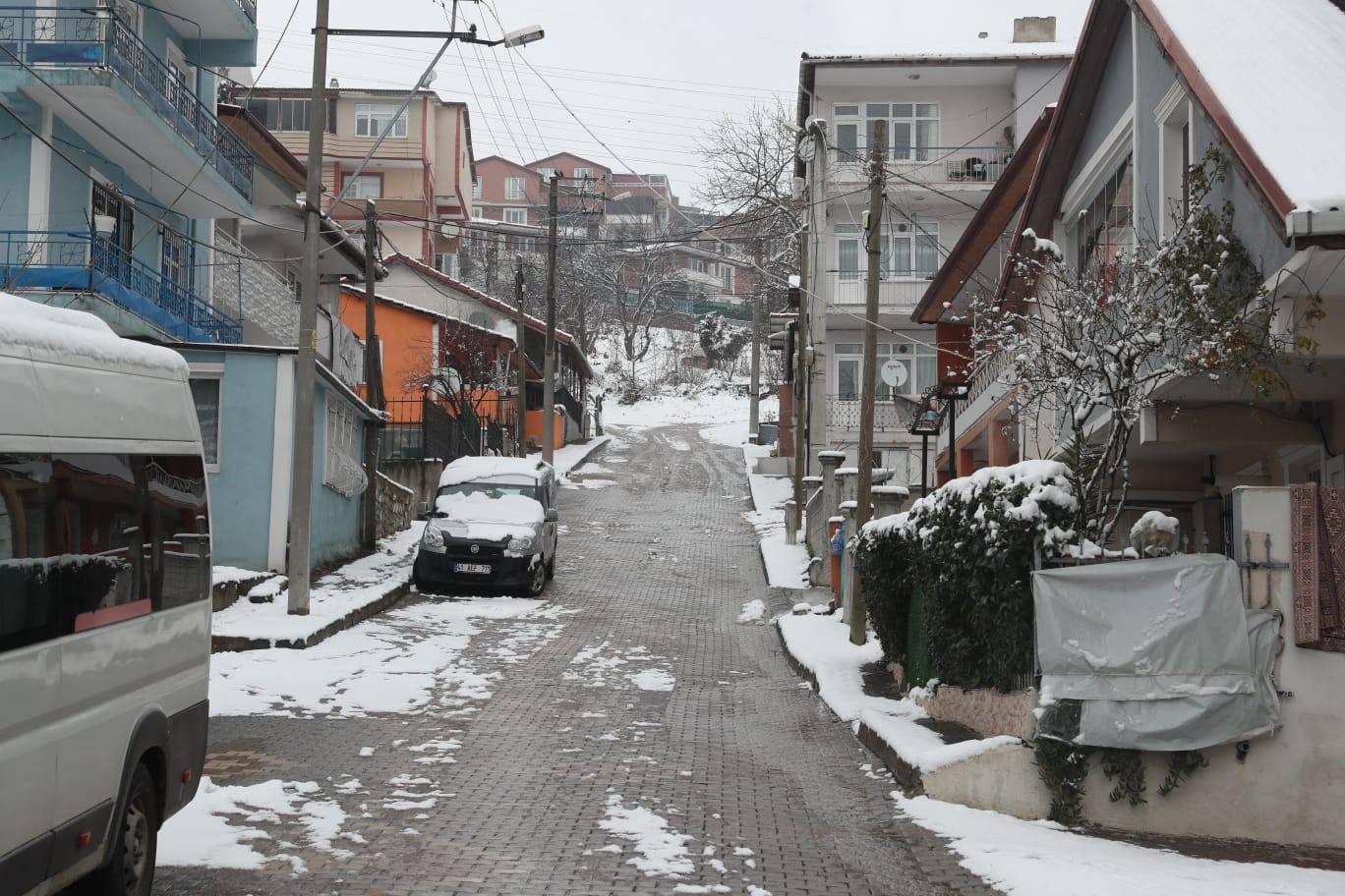 İzmit Belediyesi karla mücadelede tam kadro sahada! (8)