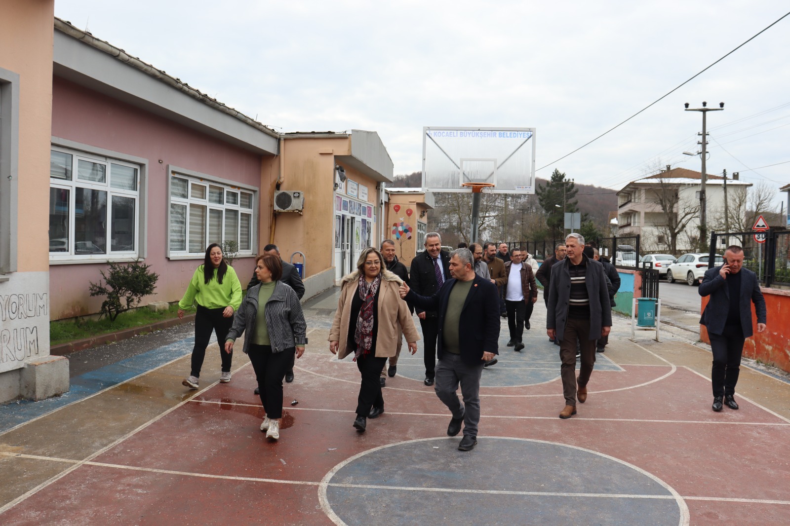 İzmit Belediyesi mahalle ziyaretleriyle halkın sesine kulak veriyor (1)