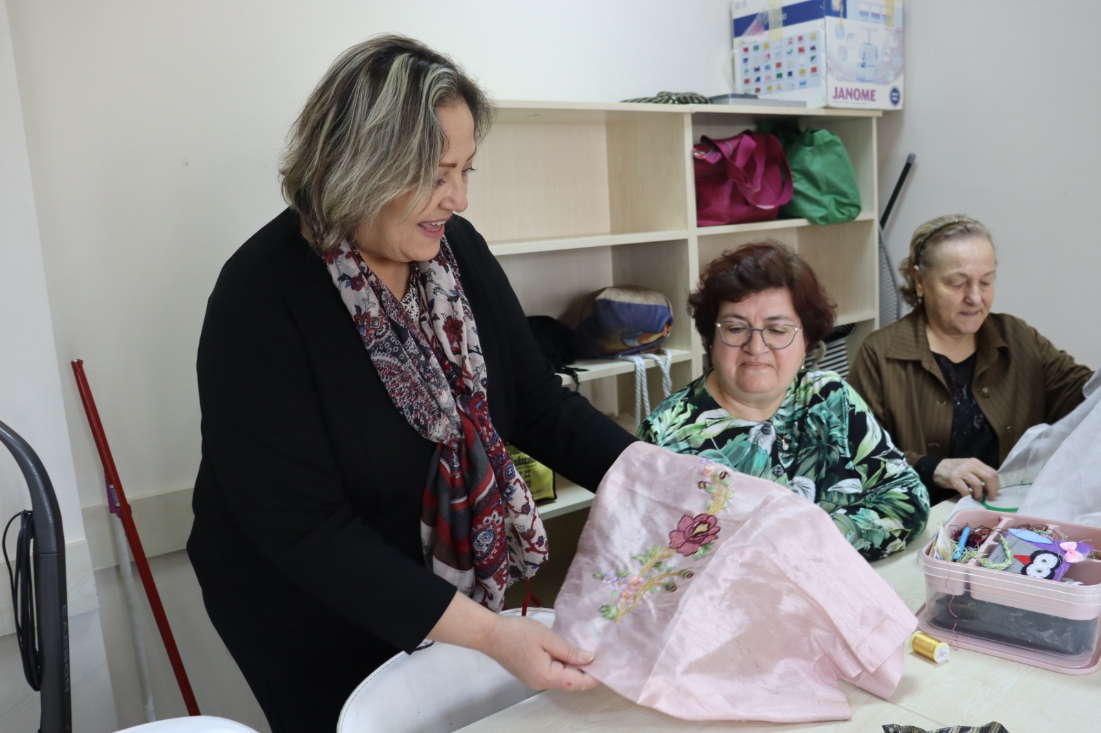İzmit Belediyesi mahalle ziyaretleriyle halkın sesine kulak veriyor (10)