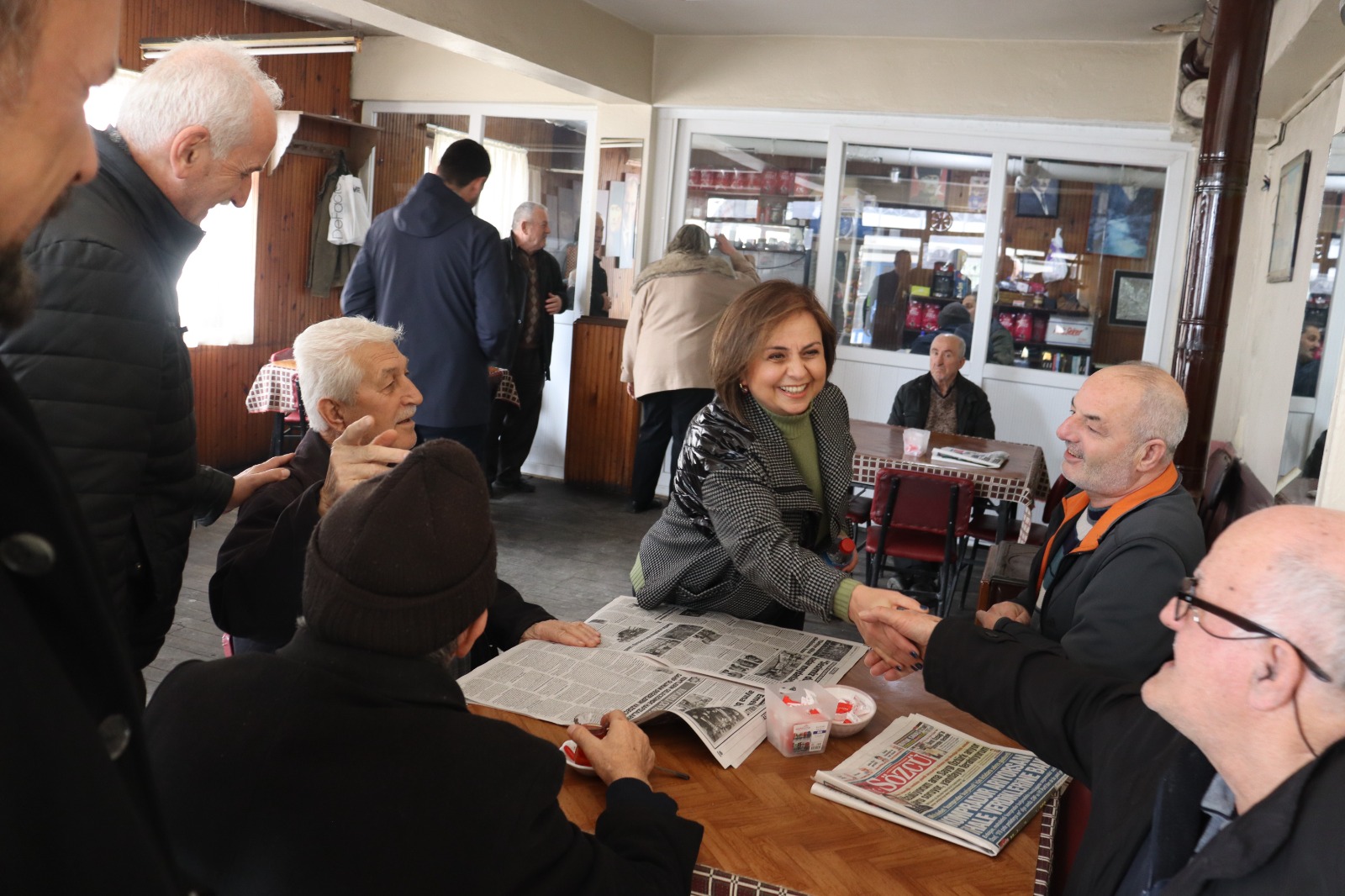 İzmit Belediyesi mahalle ziyaretleriyle halkın sesine kulak veriyor (14)