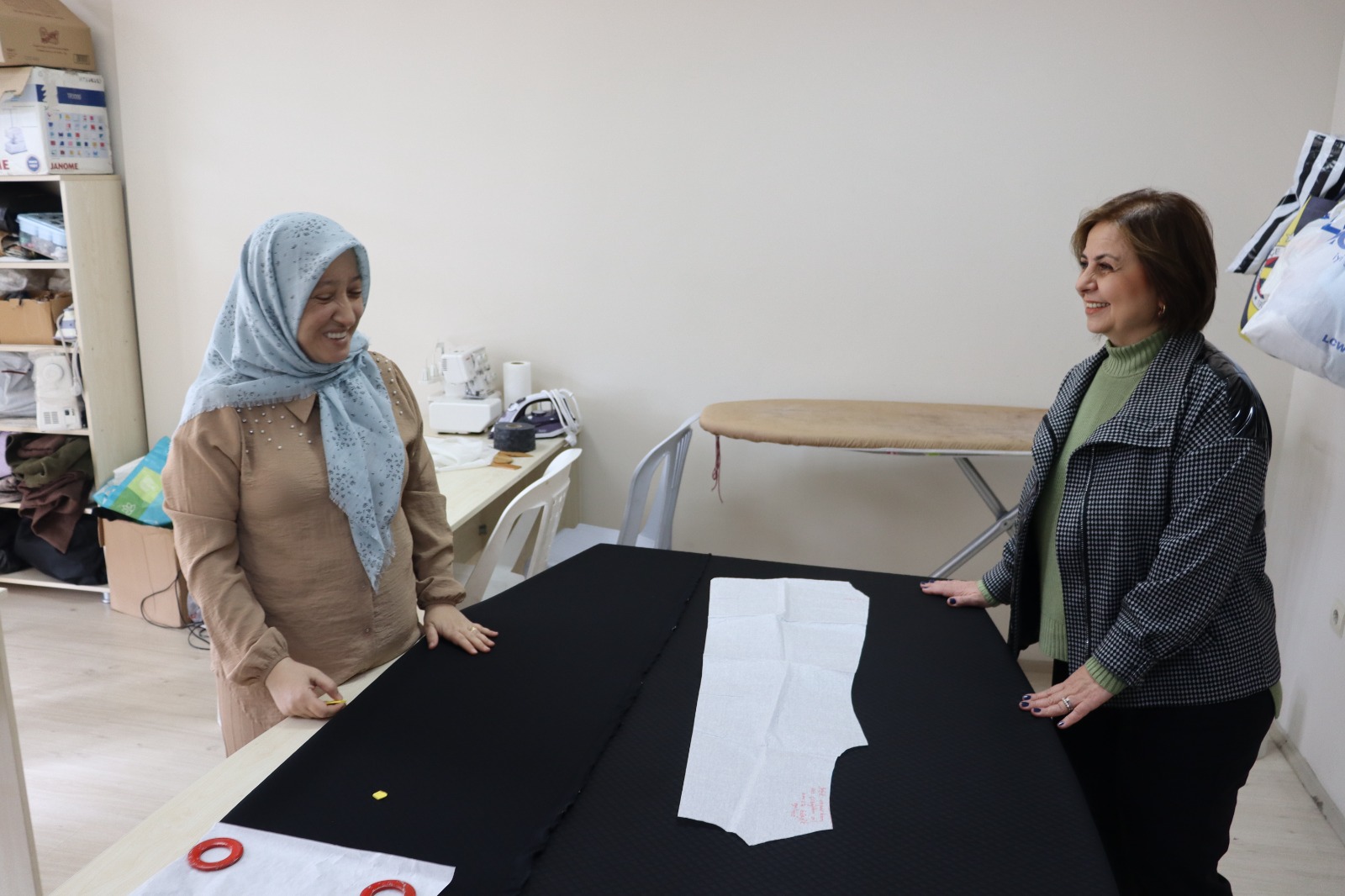 İzmit Belediyesi mahalle ziyaretleriyle halkın sesine kulak veriyor (15)