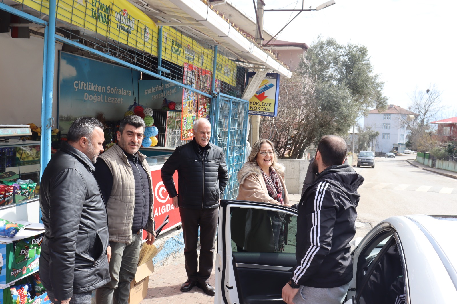 İzmit Belediyesi mahalle ziyaretleriyle halkın sesine kulak veriyor (19)