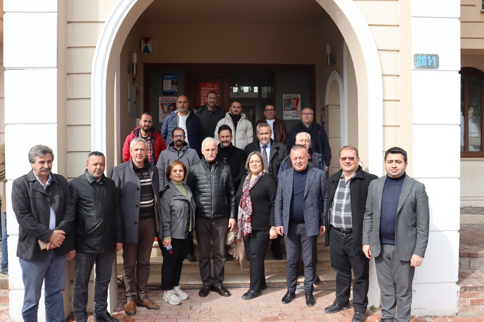 İzmit Belediyesi mahalle ziyaretleriyle halkın sesine kulak veriyor (5)