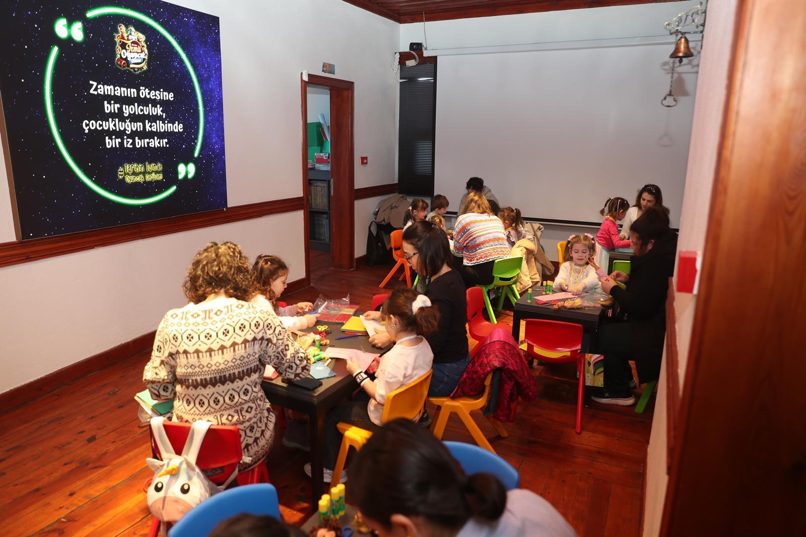 Anneler ve çocuklar Oyuncak Müzesi atölyesinde bulustu (2)