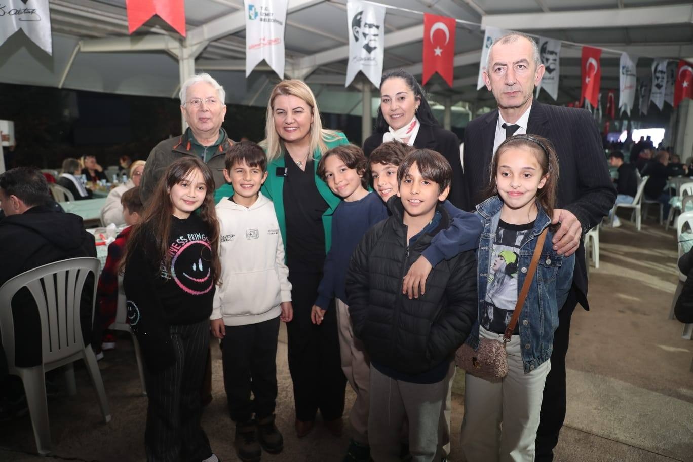 Başkan Hürriyet, Plajyolu’nda vatandaşlarla iftar sofrasında buluştu (14)