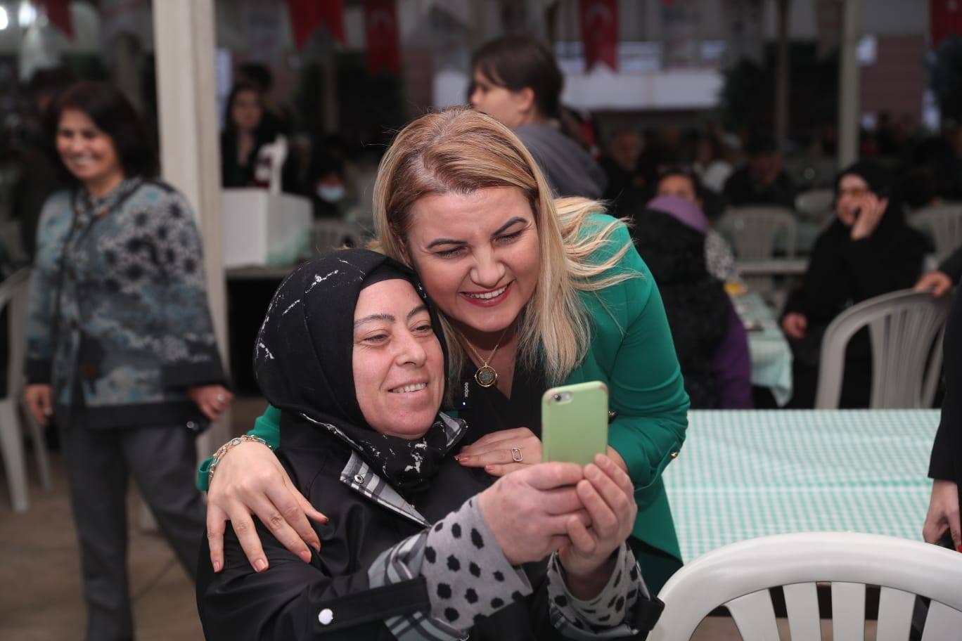 Başkan Hürriyet, Plajyolu’nda vatandaşlarla iftar sofrasında buluştu (3)